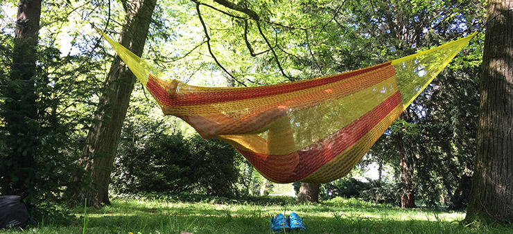 Gelbe Netzhängematte im Park